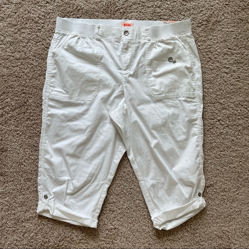 NWT. Evri White Midrise Capri Size 18W